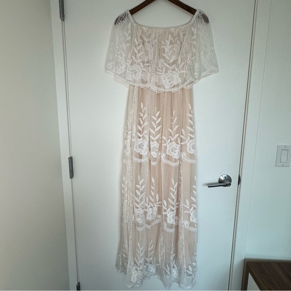 XS NWT Baltic Born Maxi Dress Off White Cream Lace Maxi Guinevere Off Shoulder - Picture 13 of 16